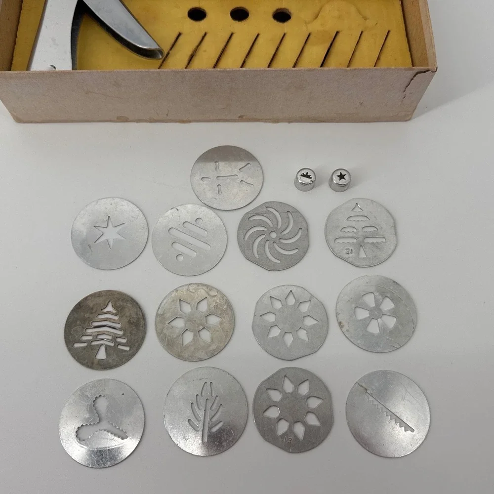 Wear-Ever 3365 Vintage Aluminum Cookie Gun Pastry Decorator Silver 14pc Set